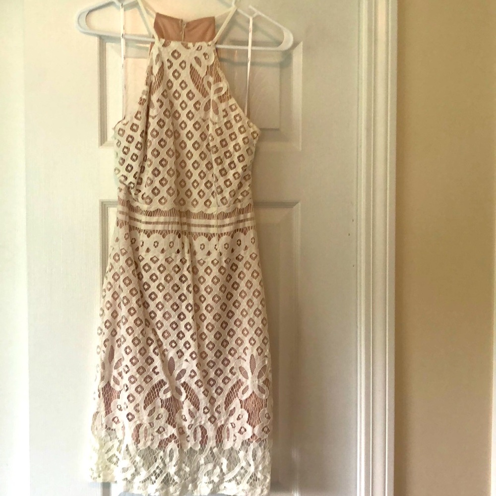 Lulu’s beautiful white lace dress size Medium.